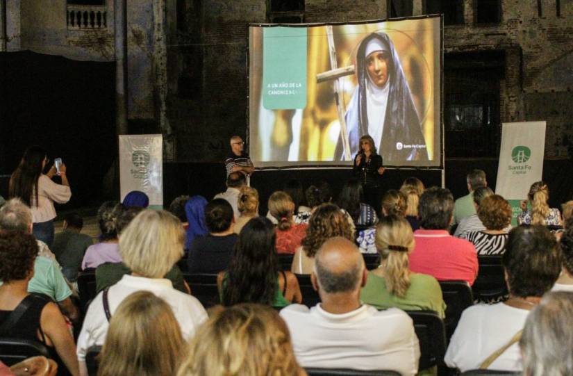 El intendente Poletti presenció la proyección del documental de Mama Antula