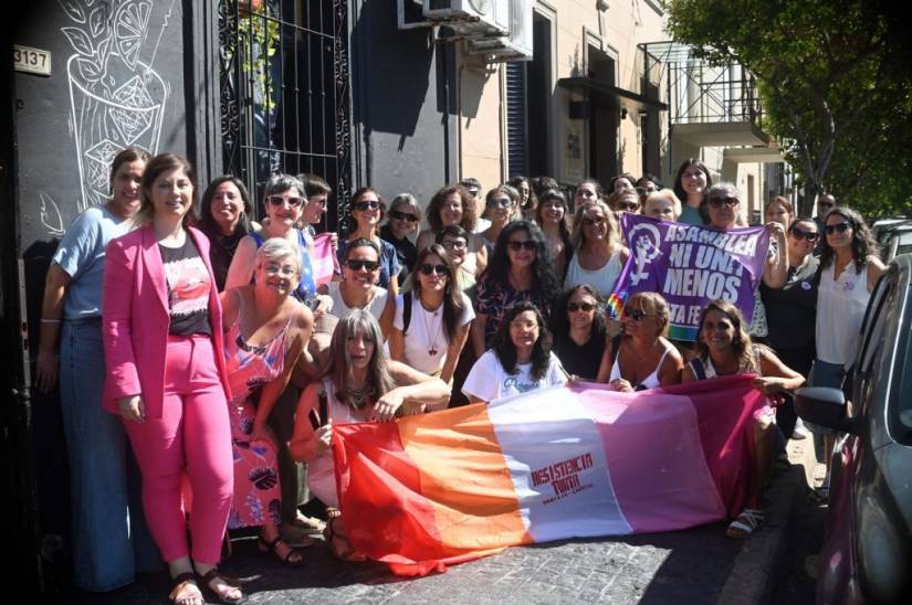 Se colocó una nueva baldosa de las Memorias Urbanas Feministas