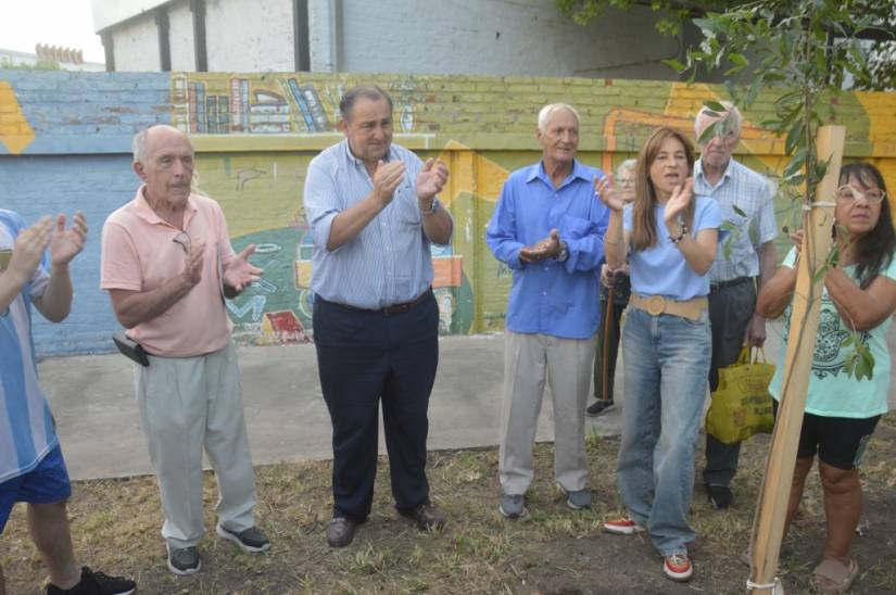 Con cancha de fútbol, juegos y un espacio cívico, la Municipalidad inauguró la Plaza Don Bosco en barrio San José