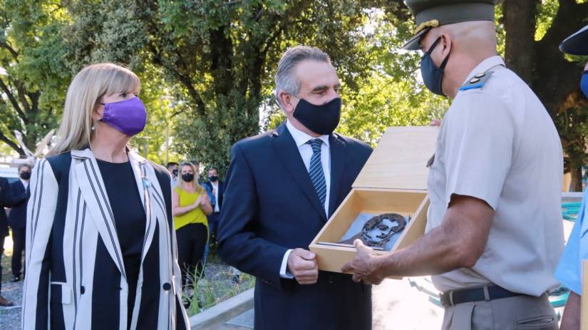 Provincia y Nación inauguraron una imagen en homenaje a Manuel Belgrano